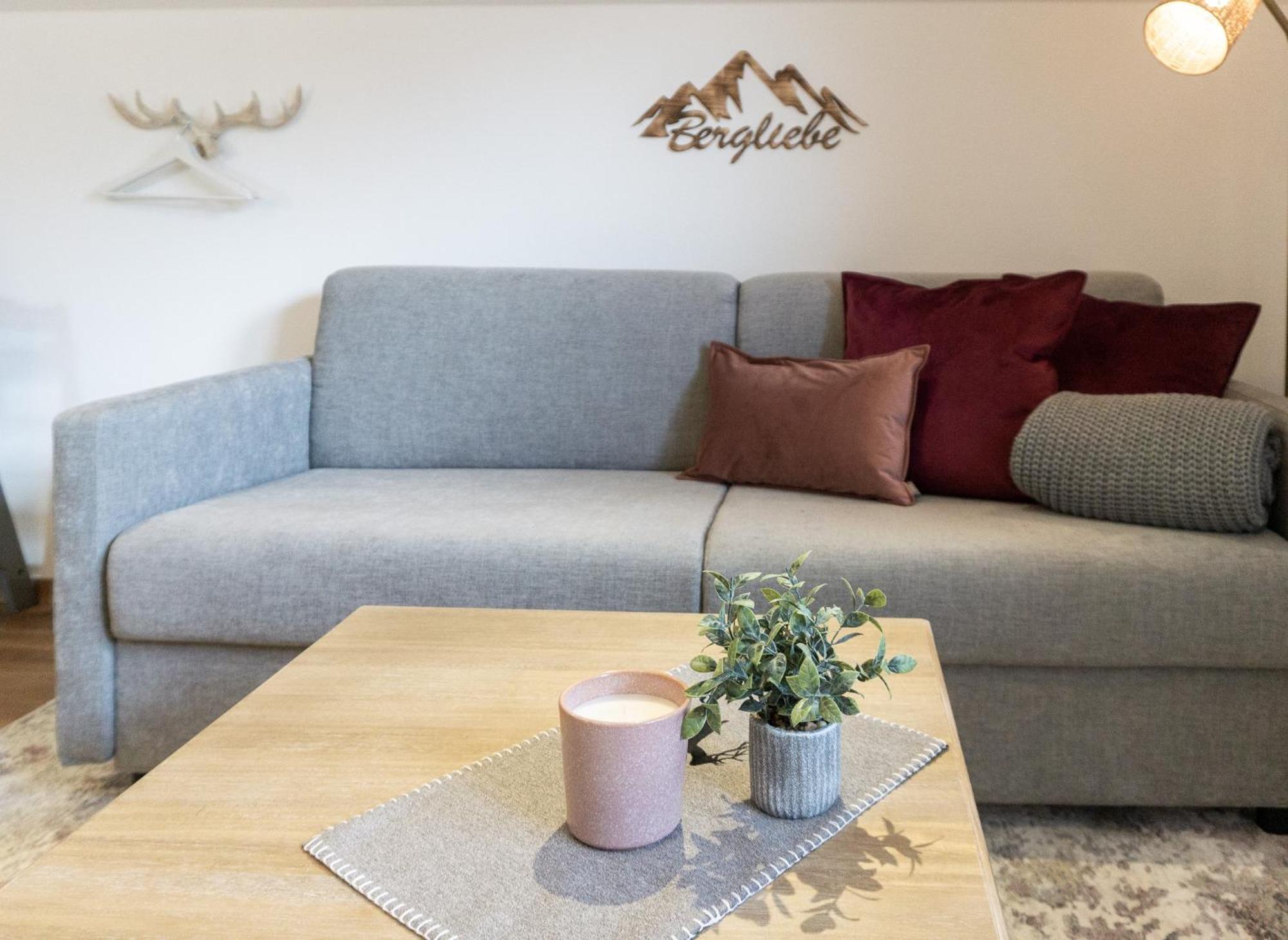 Berge, Balkon Und Ausstattung Mitten In *